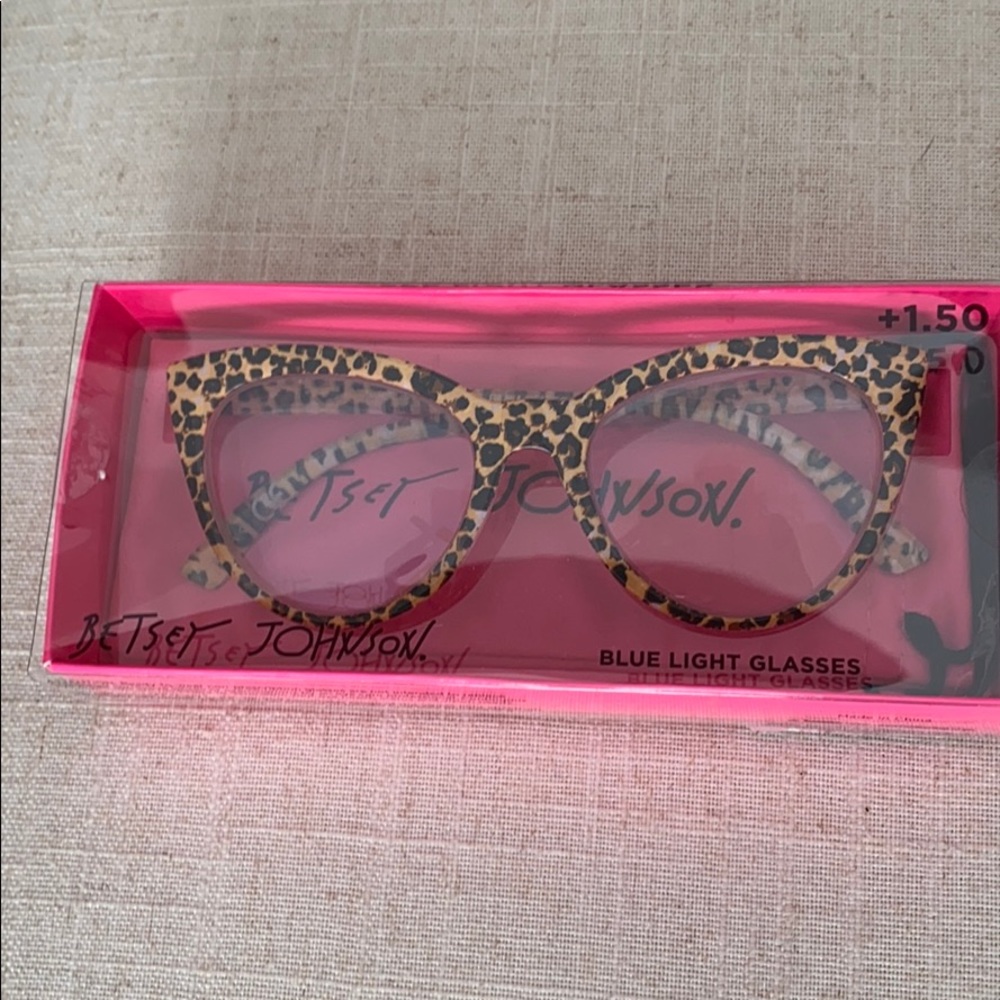 🌺🌸SOLD‼️Chic Betsy Johnson reading glasses - Picture 2 of 5